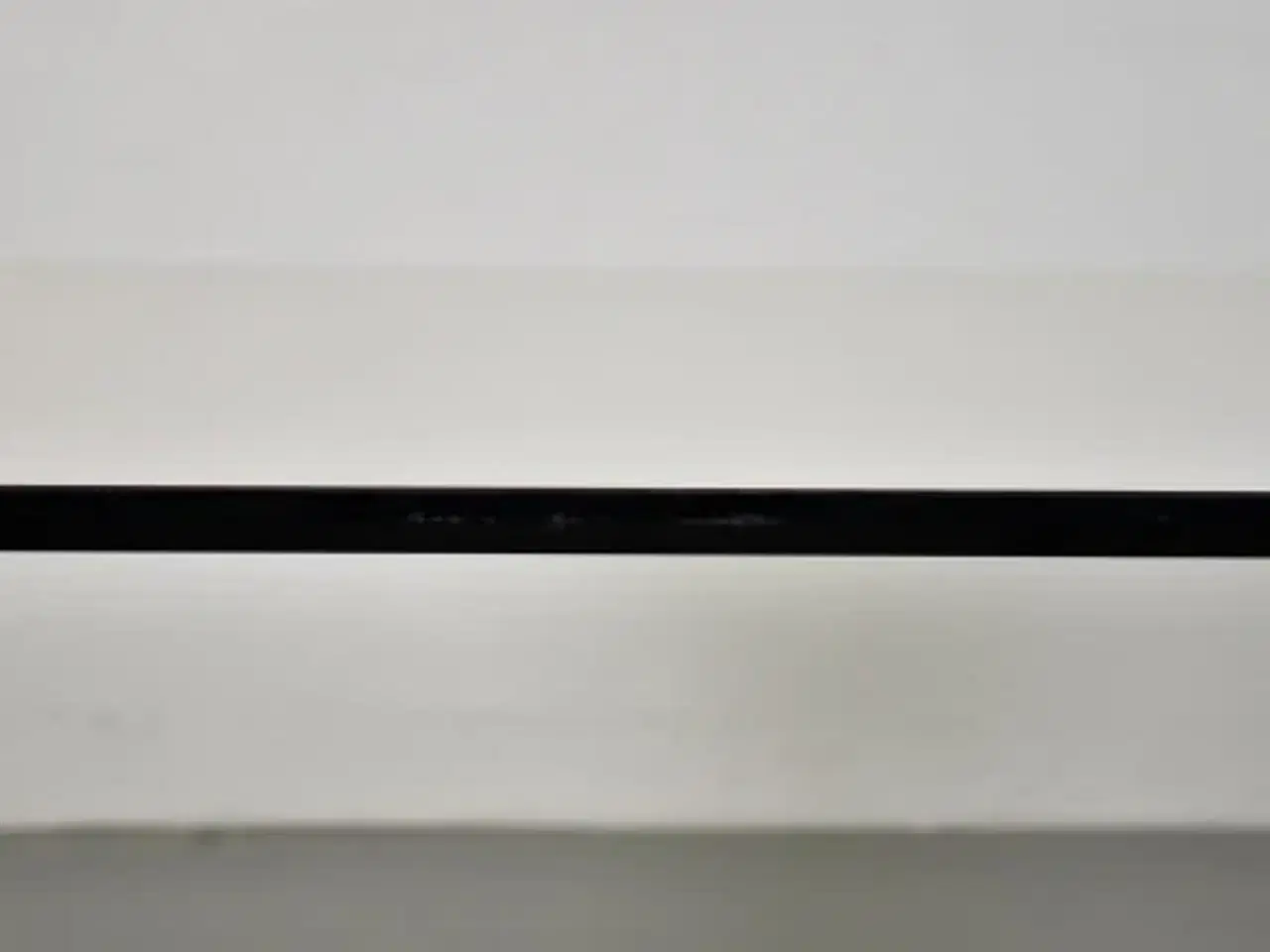 Billede 8 - Hæve-/sænkebord med hvid plade, 140 cm.