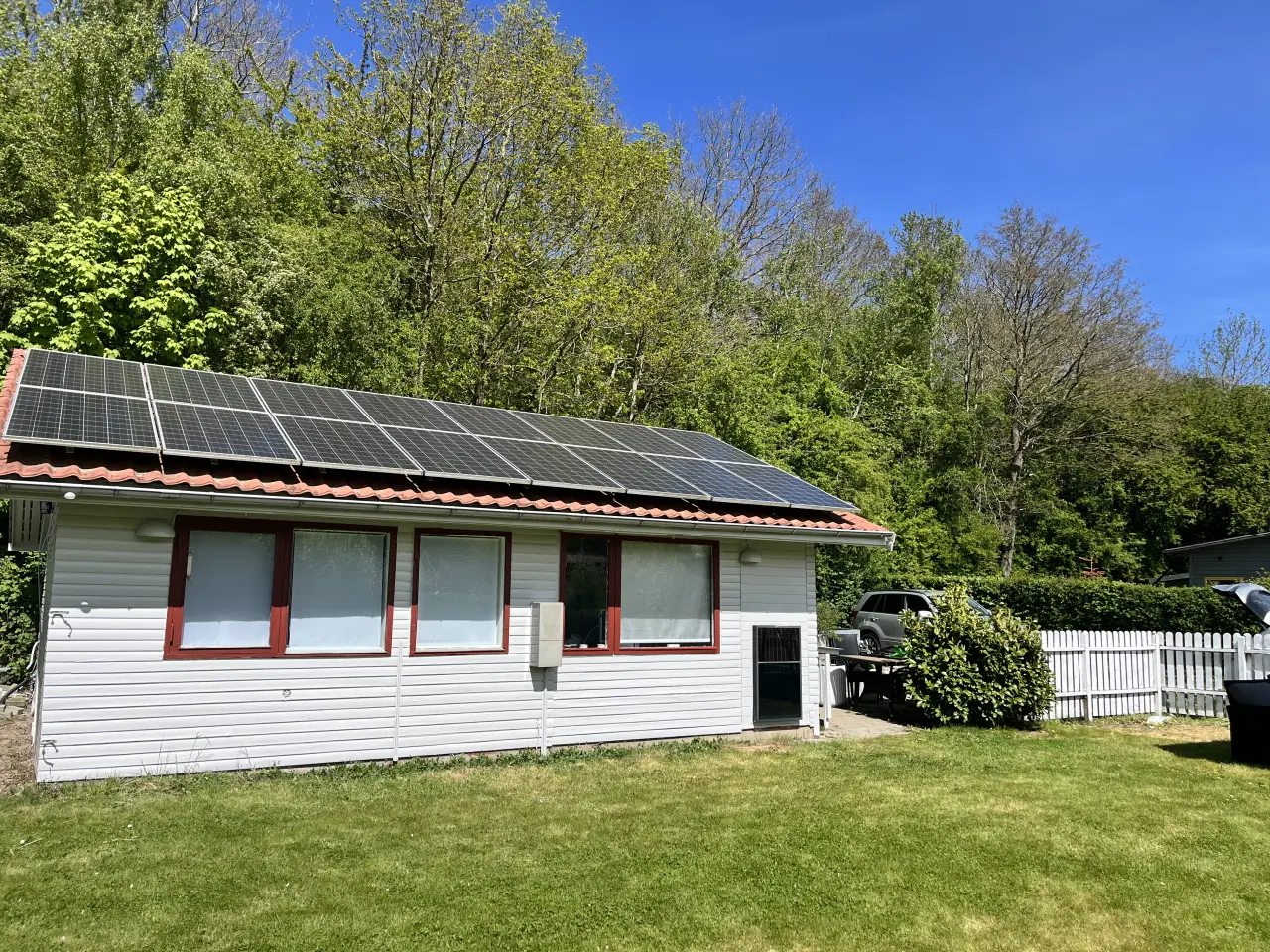 Billede 3 - Velholdt kolonihavehus med solceller og stor grund