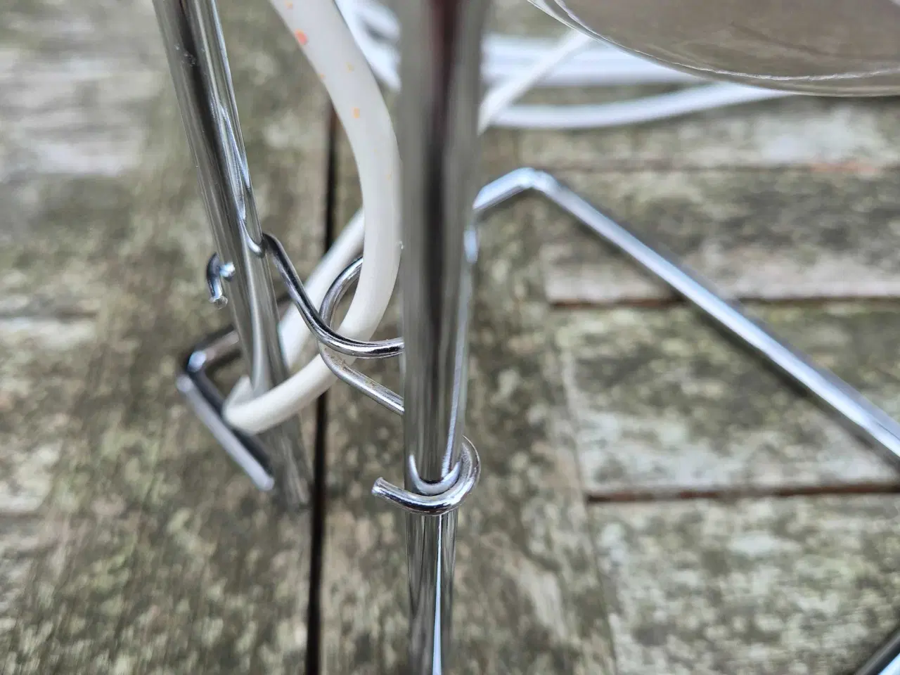 Billede 9 - Herlig bordlampe med hvid kugleskærm