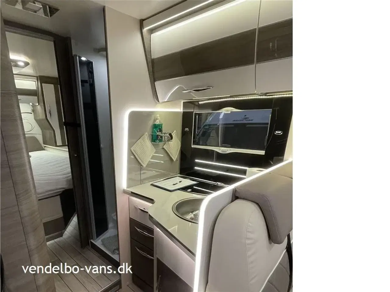 Billede 5 - 2021 - McLouis Nevis 879 G Matic   Højdejusterbar dobbeltseng i bag - stor garage - 160 HK automatgear