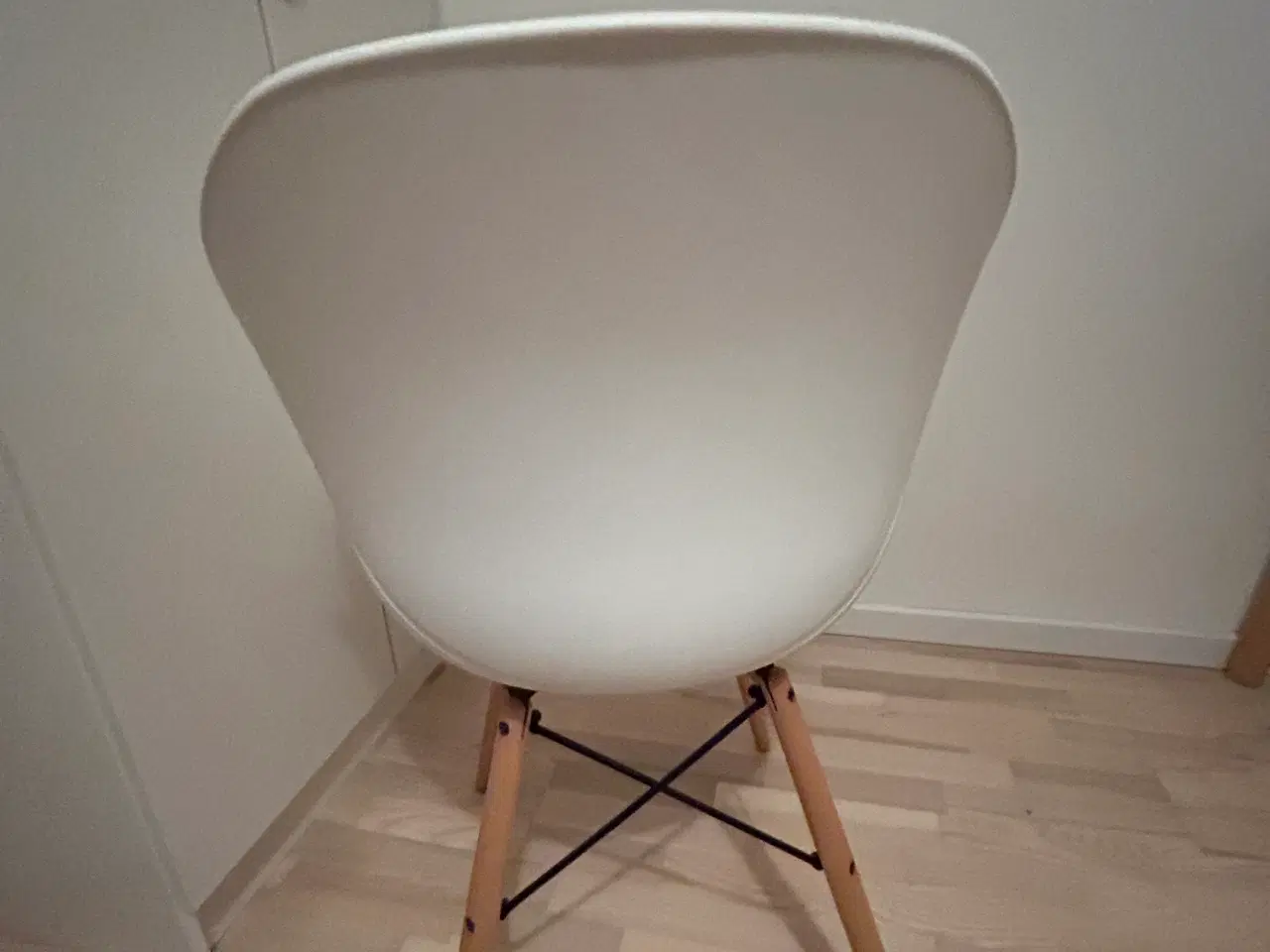 Billede 4 - Spisebordsstol, hvid skal stol fra Sinnerup