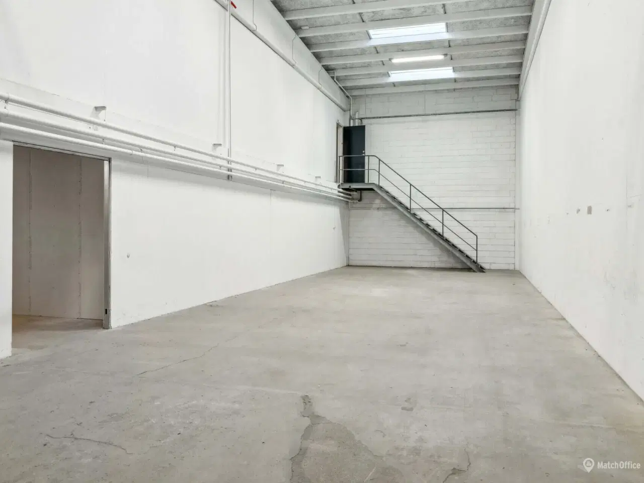 Billede 3 - Lager med kontor. Der givers tre måneders lejerabat!