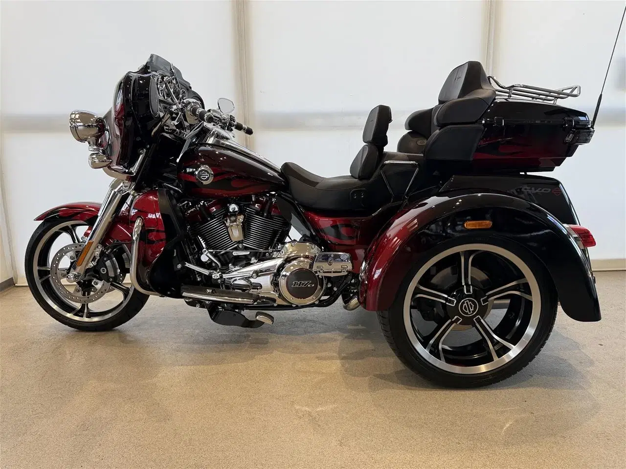 Billede 26 - Harley Davidson FLHTCUTGSE Tri Glide Ultra CVO 117" Trike