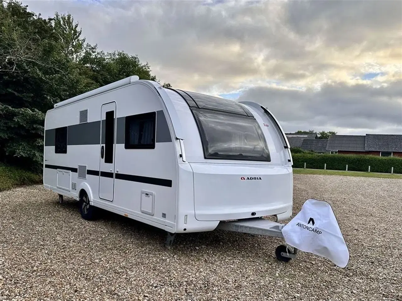 Billede 1 - 2022 - Adria Alpina 613 UT   Luksus vogn med enkelt senge.