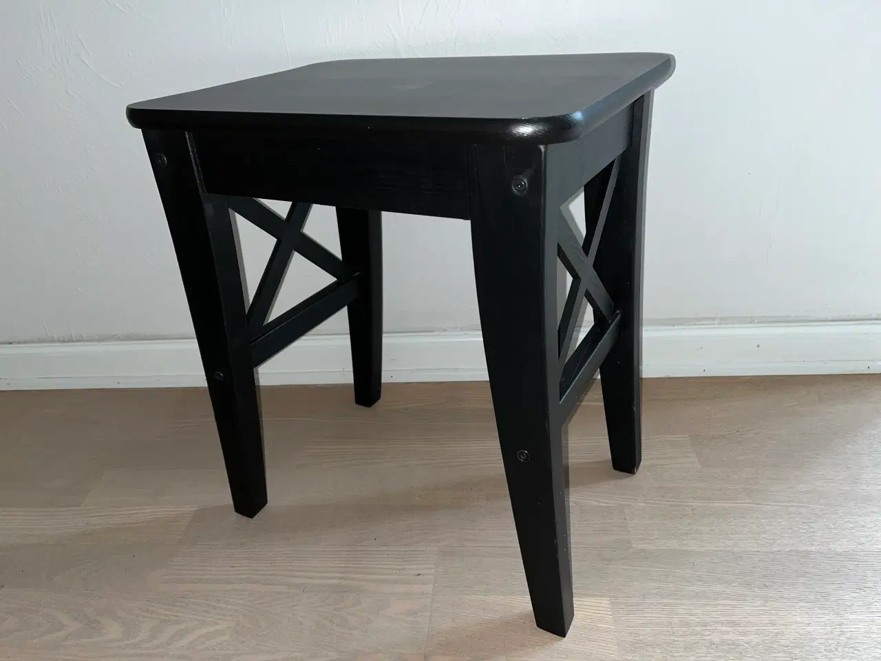 Billede 1 - IKEA Ingolf skammel / lille bord