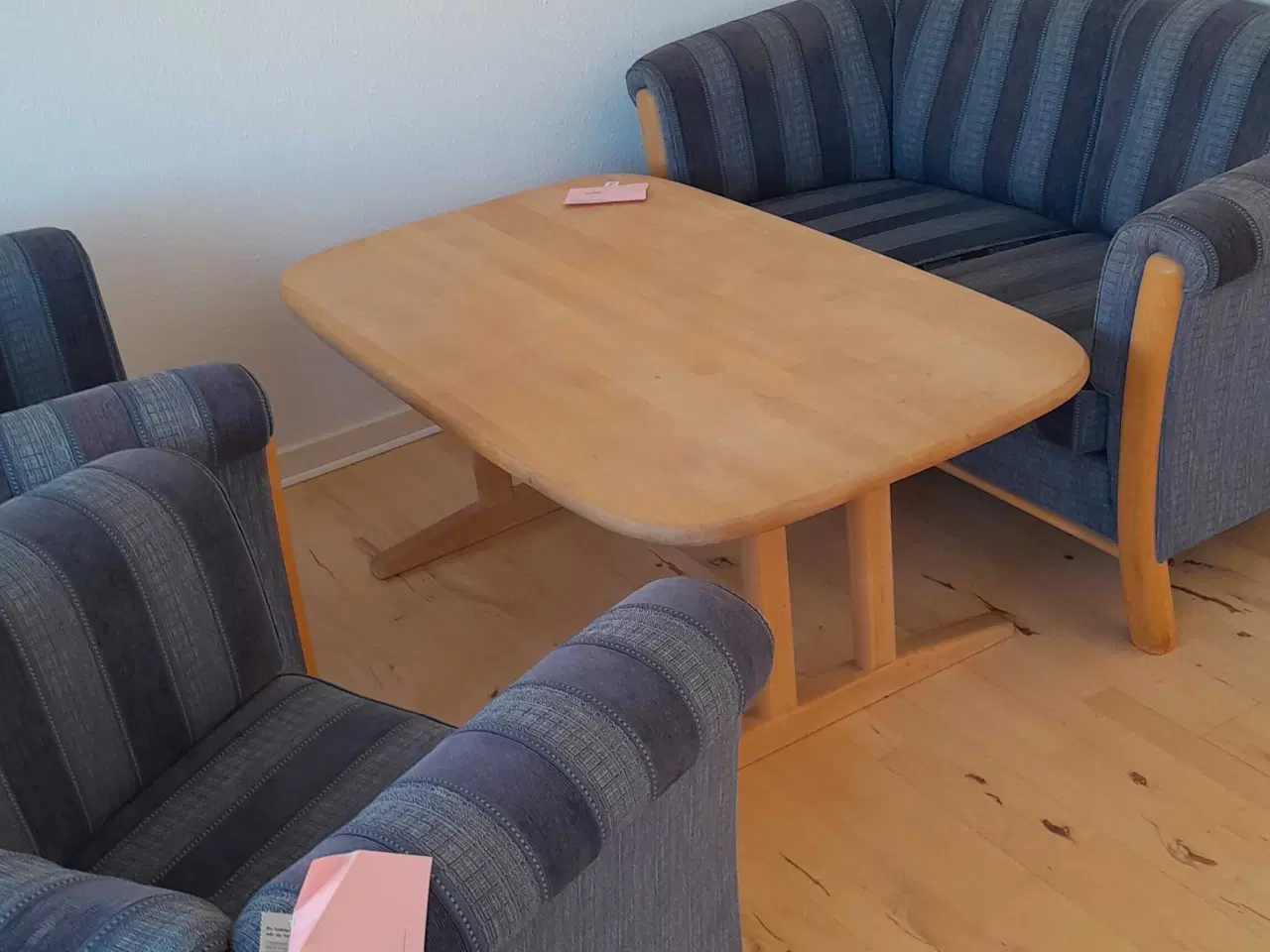 Billede 1 - Sofasæt: Sofa, to lænestole og et sofabord