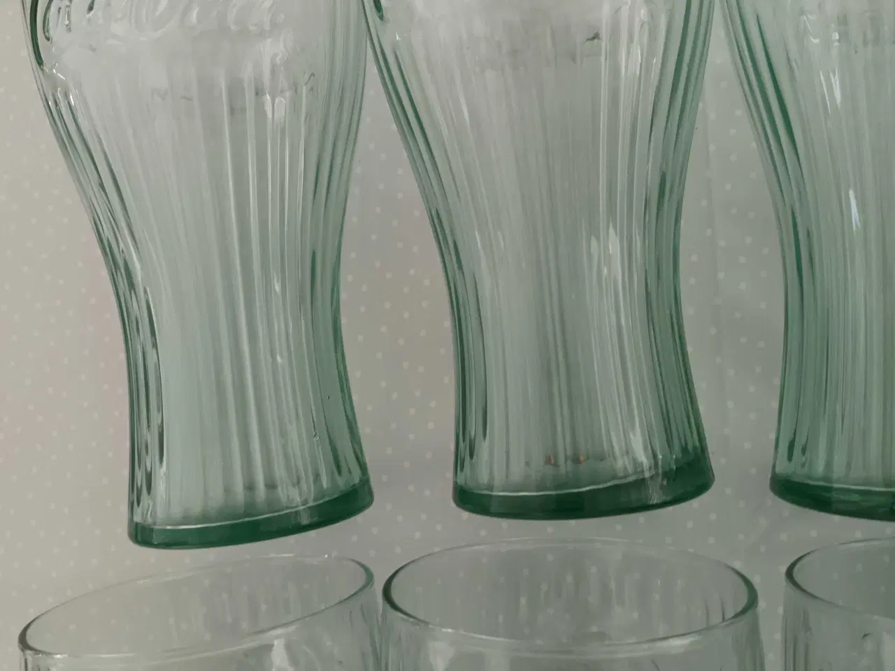 Billede 3 - 8 grønne Coca-Cola glas 30 cl, lodrette striber 