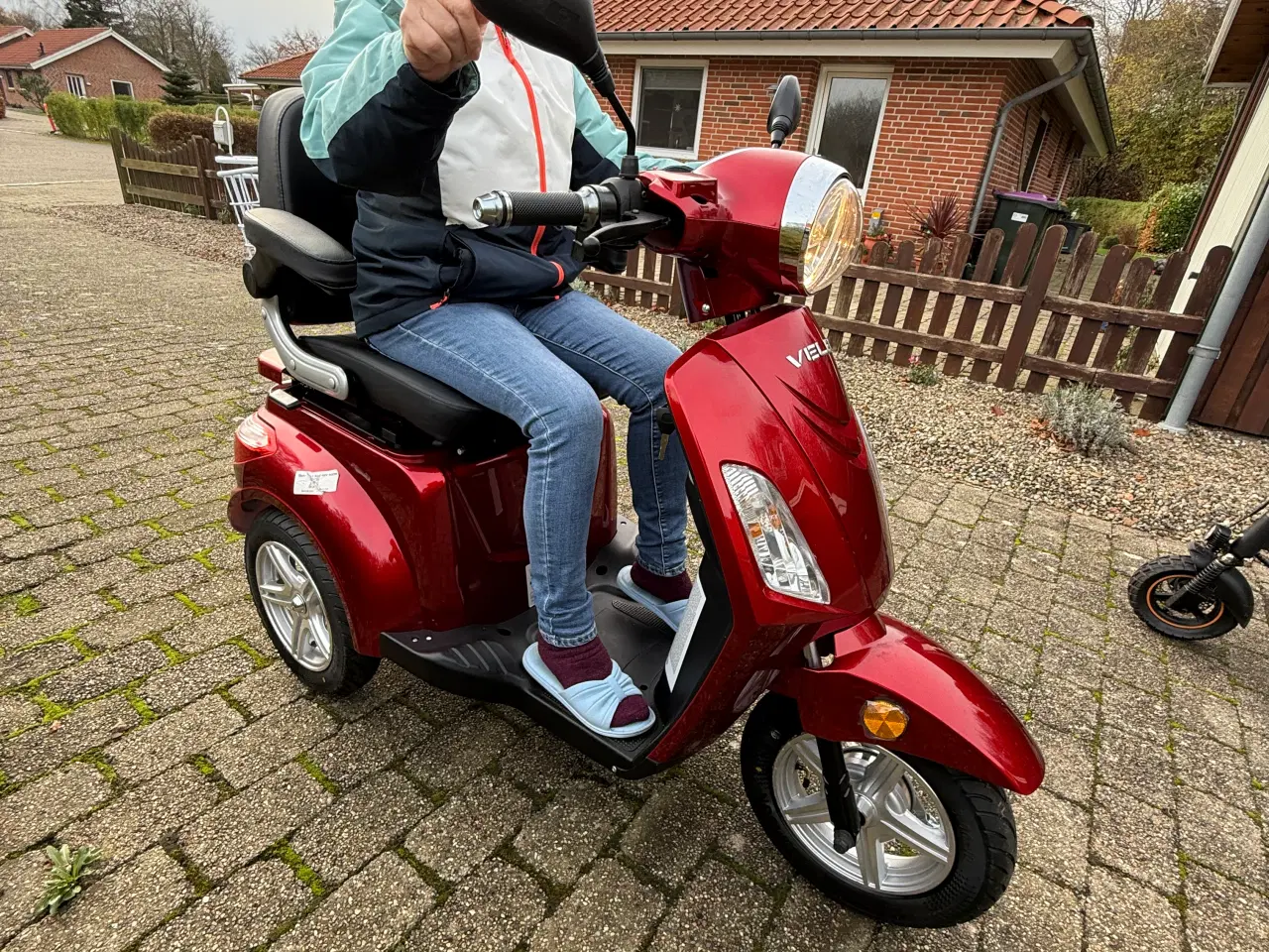 Billede 2 -  ny 3-hjulet seniorscooter sælges