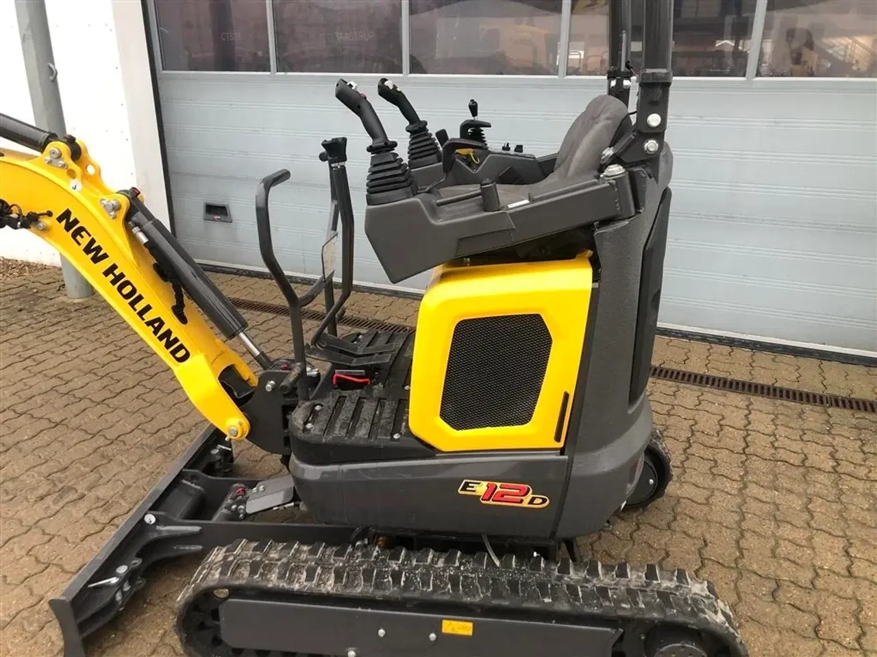 Billede 2 - New Holland E12D new holland nye minigraver på vej hjem