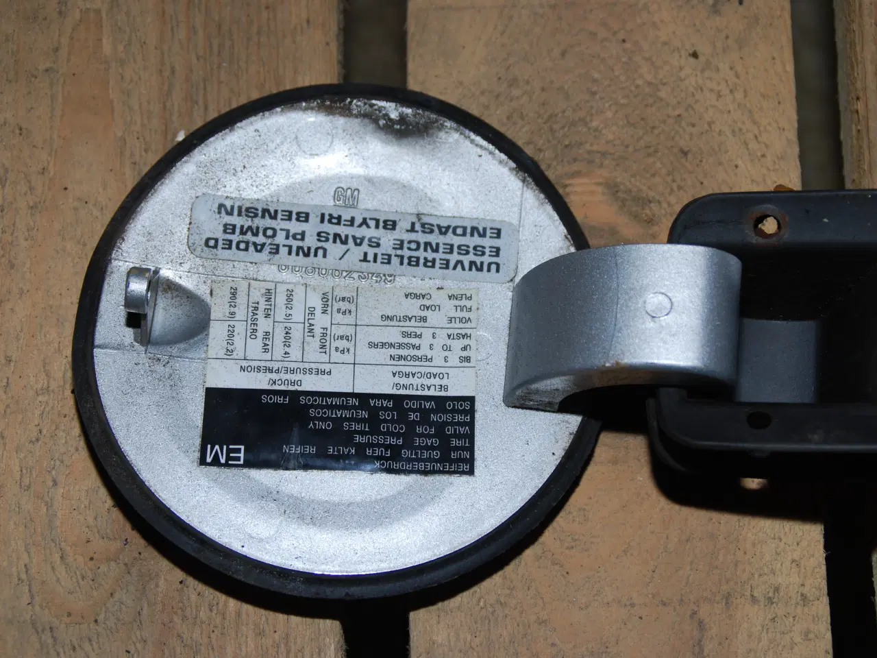 Billede 2 - Tankdæksel til Corsa B