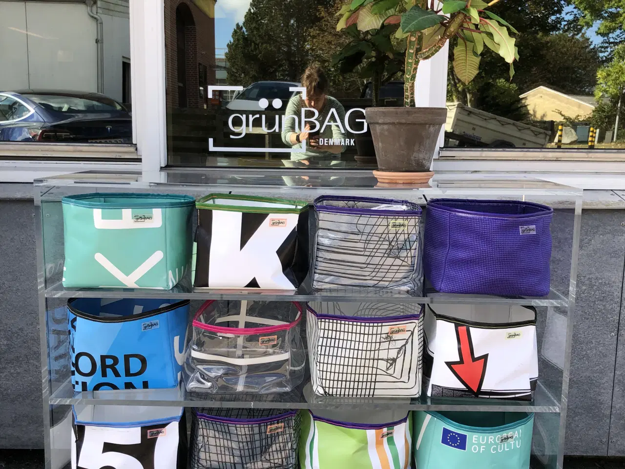 Billede 1 - Akryl reol