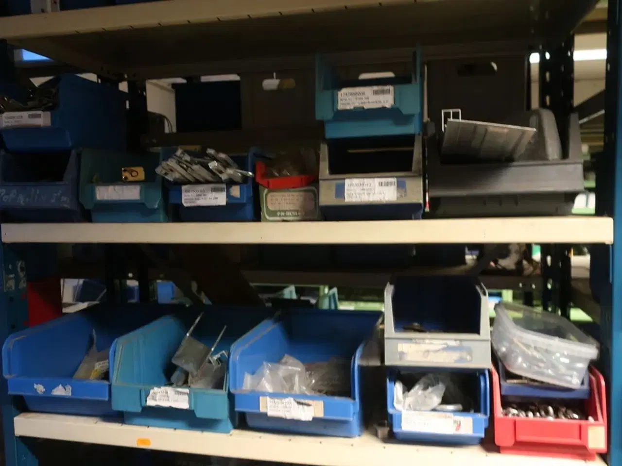 Billede 14 - 3 fag reoler inkl. indhold (se billeder)