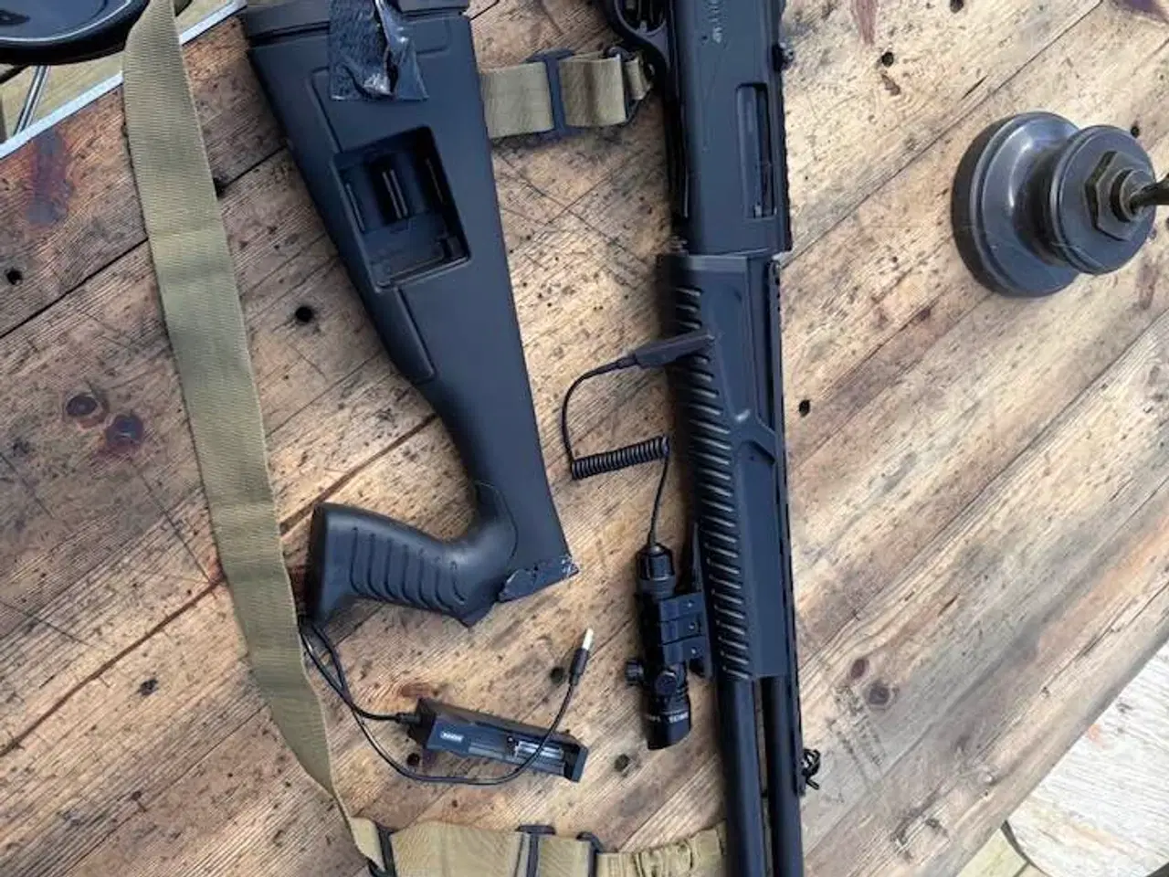 Billede 2 - Pumpgun m pistolgrip og laser.