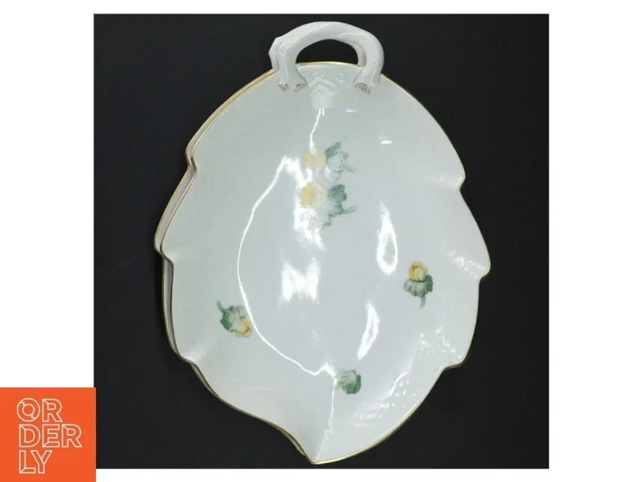 Billede 5 - To porcelænsfade med erantismotiv og guldkant fra B&G (str. 25 cm)