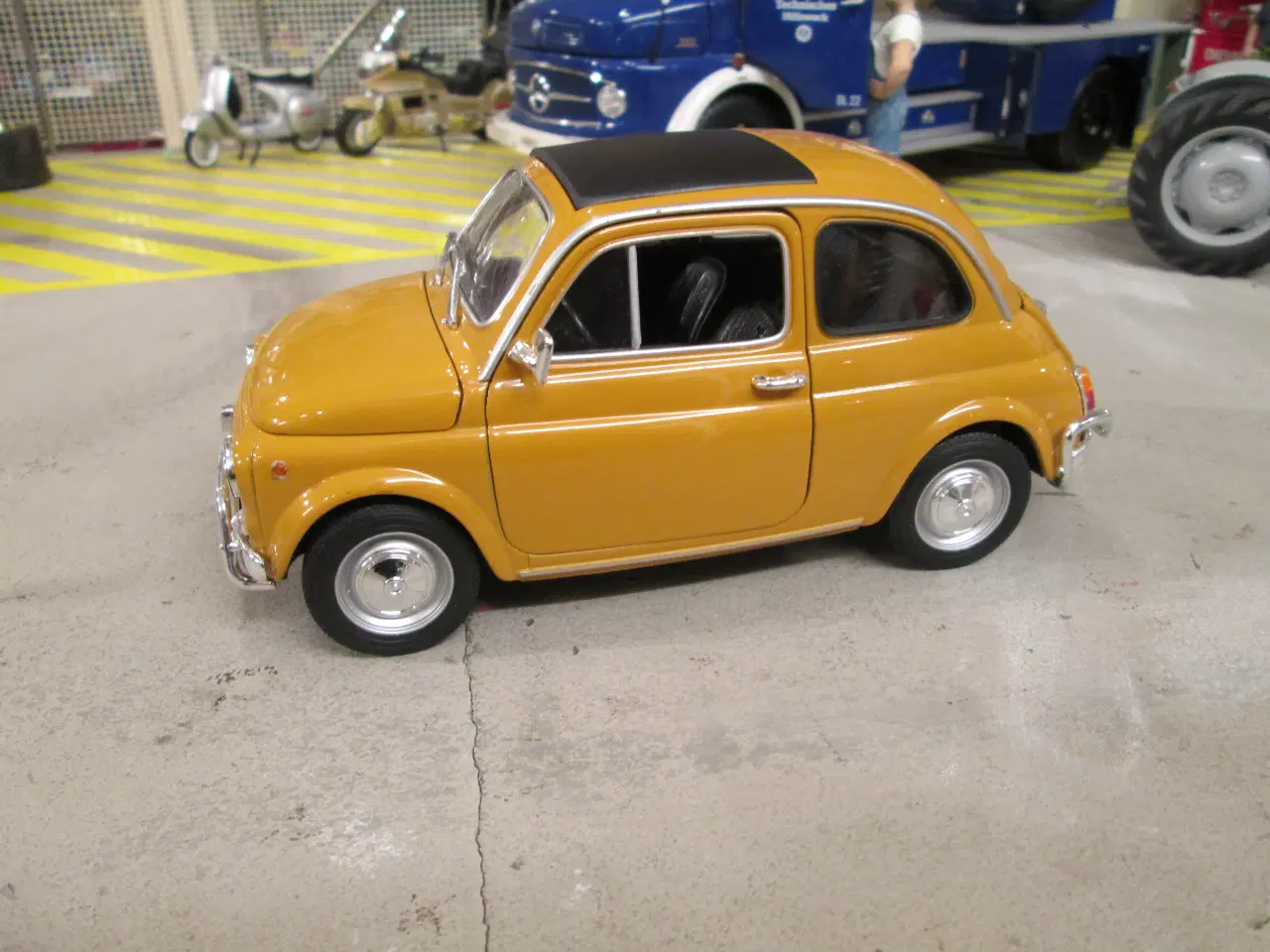 Billede 2 - Modelbil    Fiat 500L   Welly  1:18