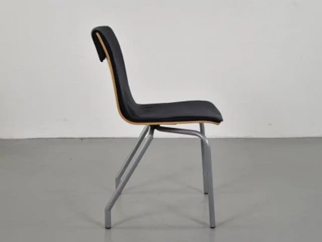 Billede 2 - Four design  g2 konferencestol med blå/sort polster og med kip funktion