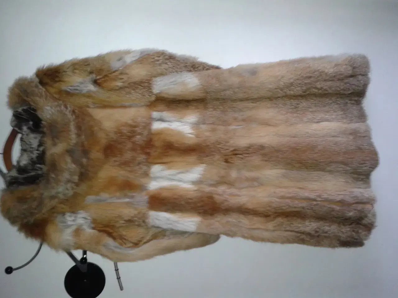 Billede 2 - flot lang rævepels frakke med hætte