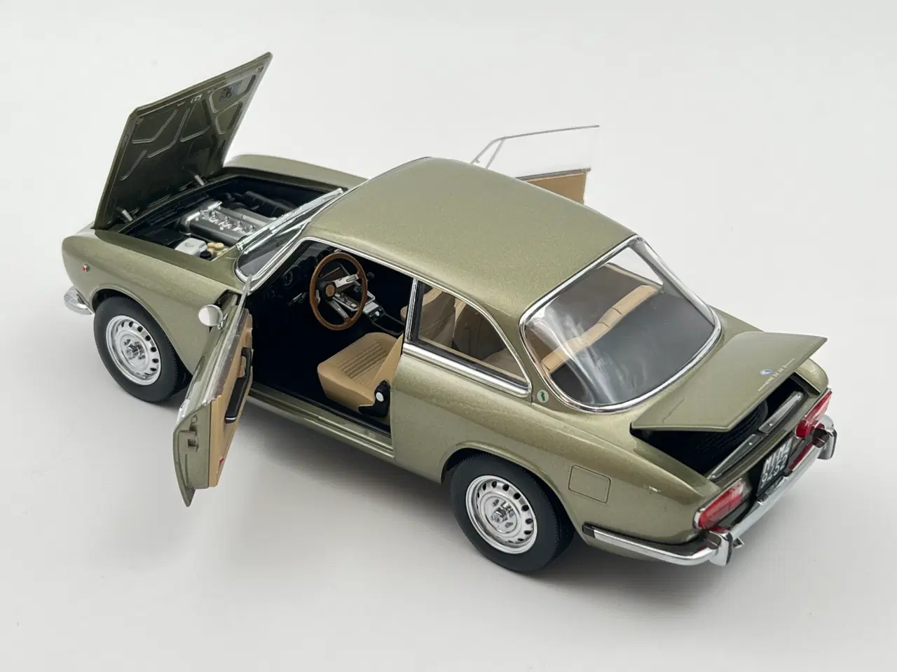 Billede 5 - 1973 Alfa Romeo 2000 GTV - Limited Edition - 1:18