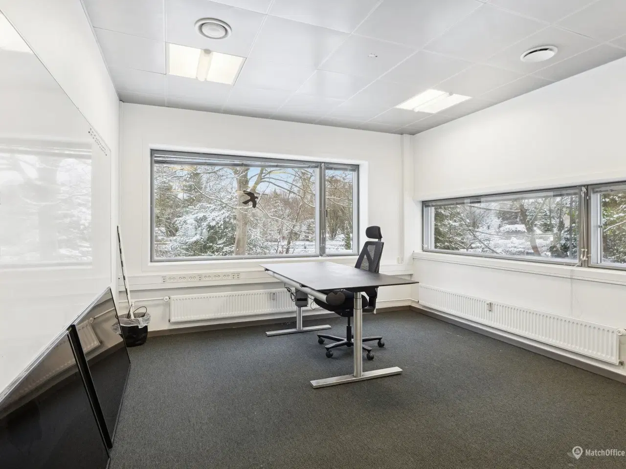 Billede 3 - Åbent kontormiljø i serviceret flerbrugerhus med stærk strategisk beliggenhed