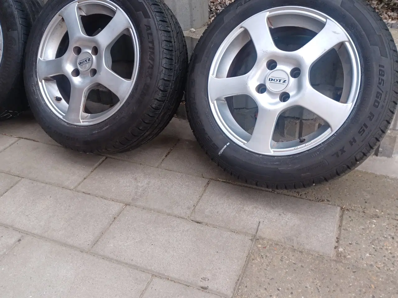 Billede 1 - Renault, Opel, Suzuki alufælge med sommerdæk.