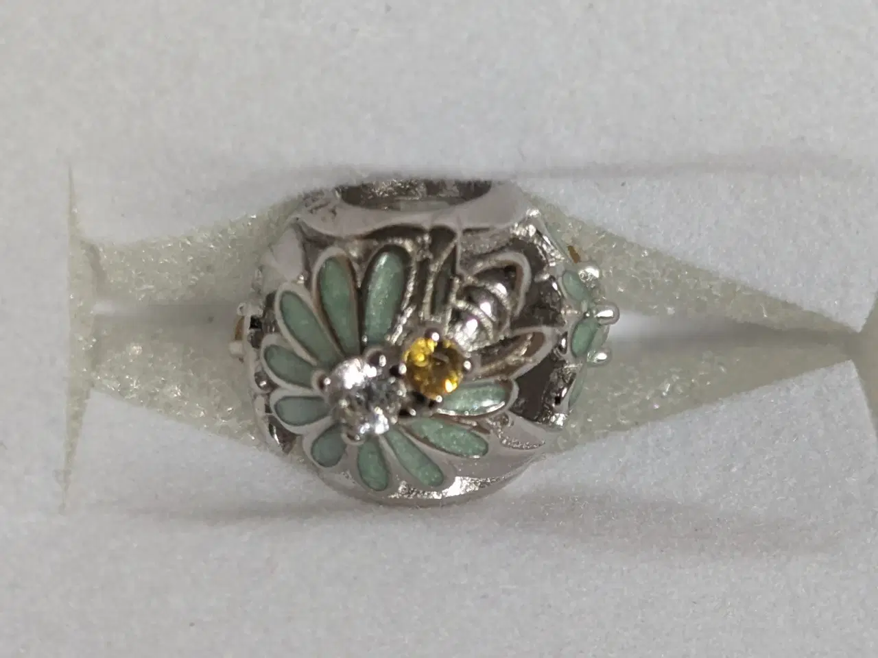 Billede 9 - Charm kugle med Daisyblomst og bi 🐝