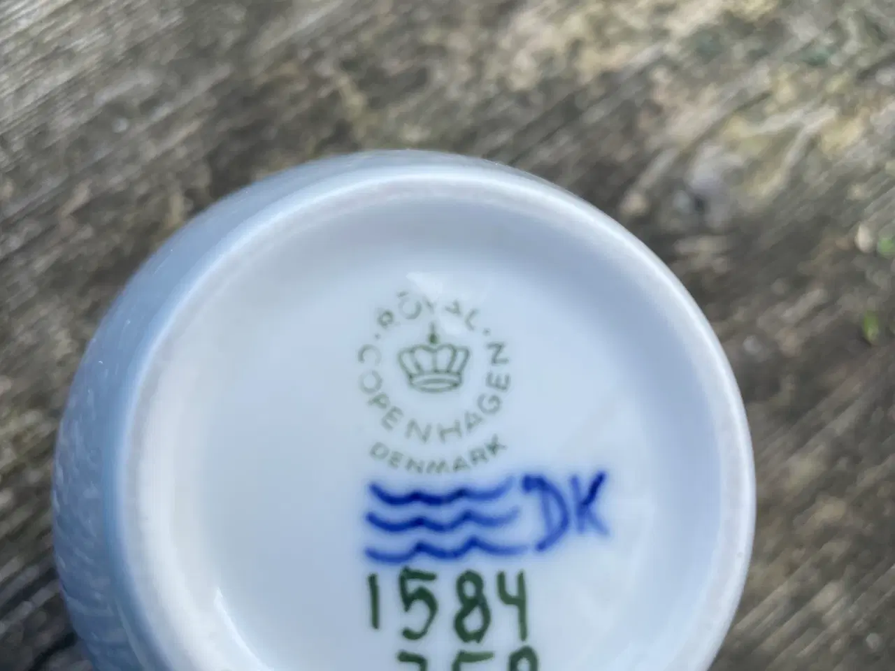 Billede 3 - Royal Copenhagen vase med blomstergren/sommerfugl