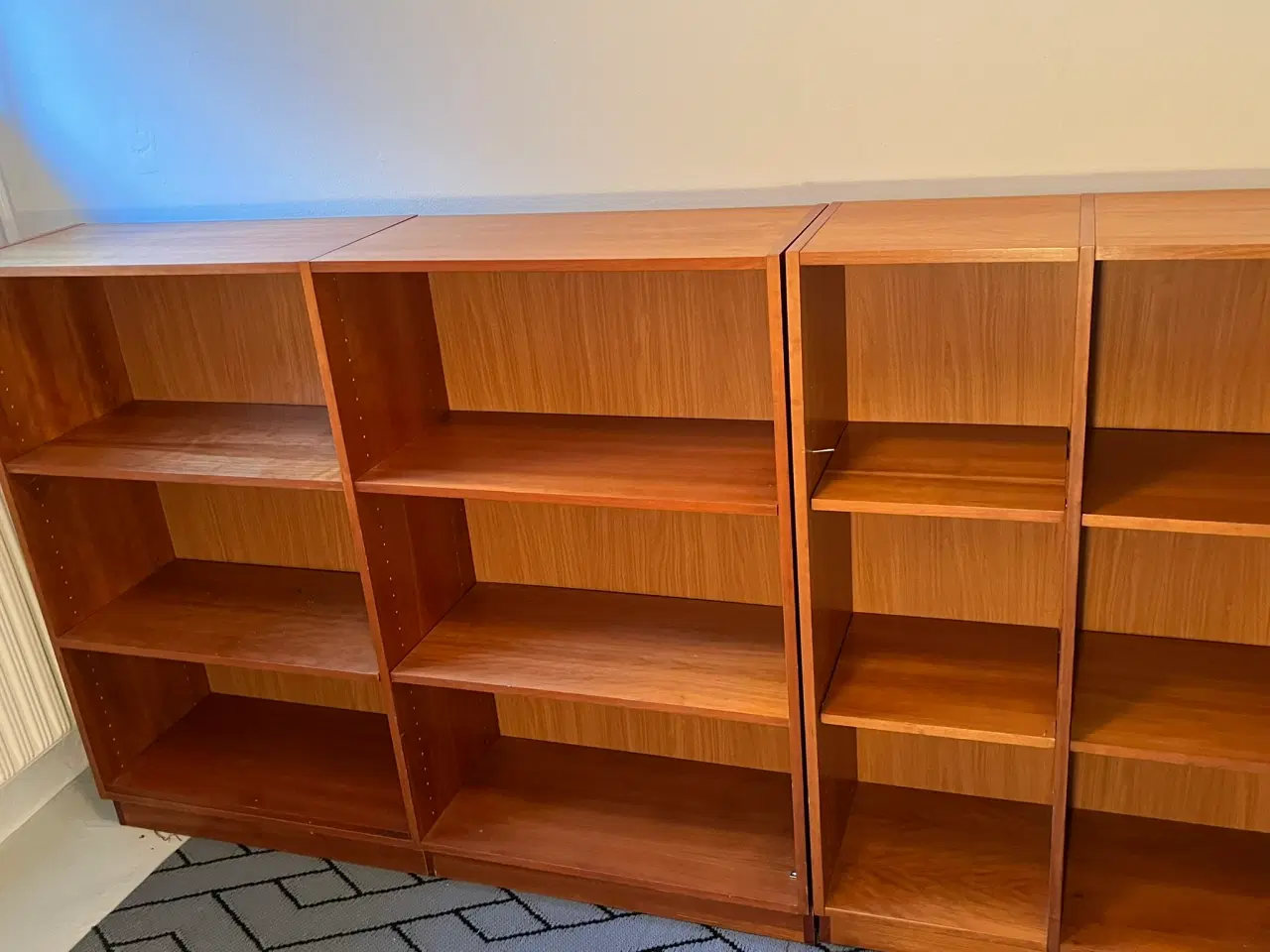 Billede 2 - 3 sektioner reol, ægte Kirsebærtræ fineret.