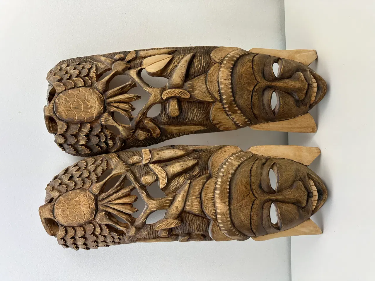 Billede 1 - 2 store afrikanske masker I træ
