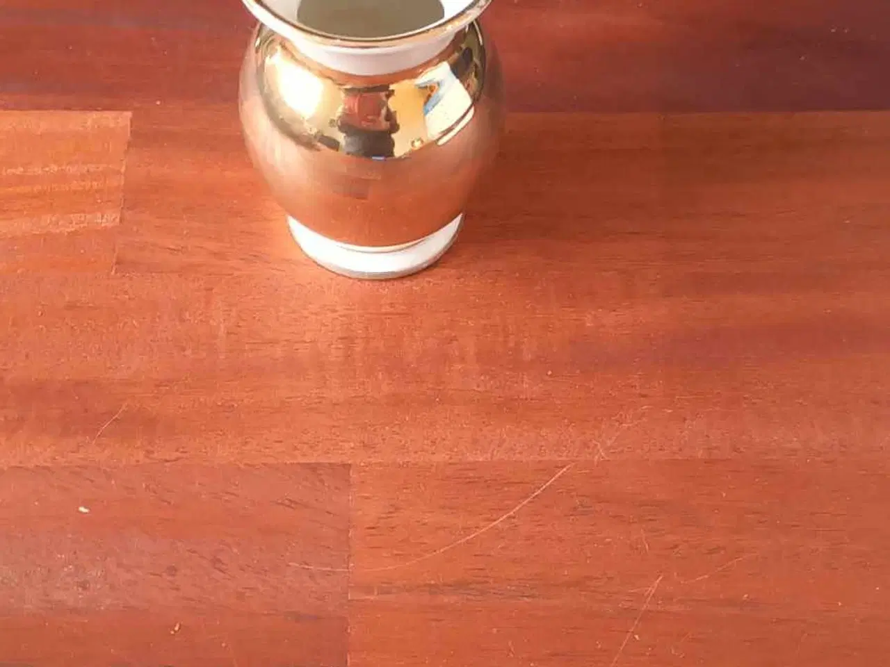 Billede 1 - Pæn lille vase i porcelæn