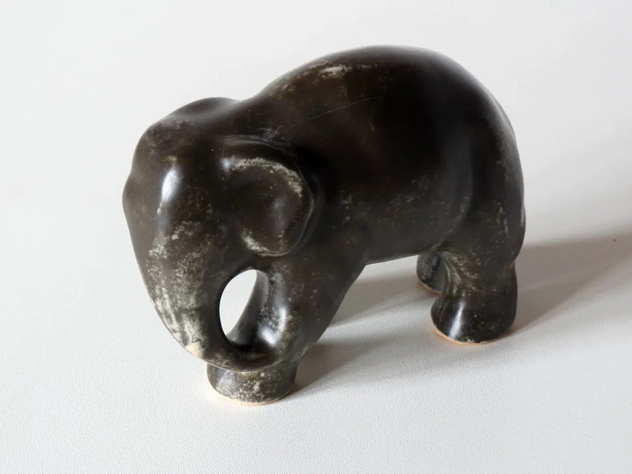 Billede 1 - Joghus elefant i mørk keramik 