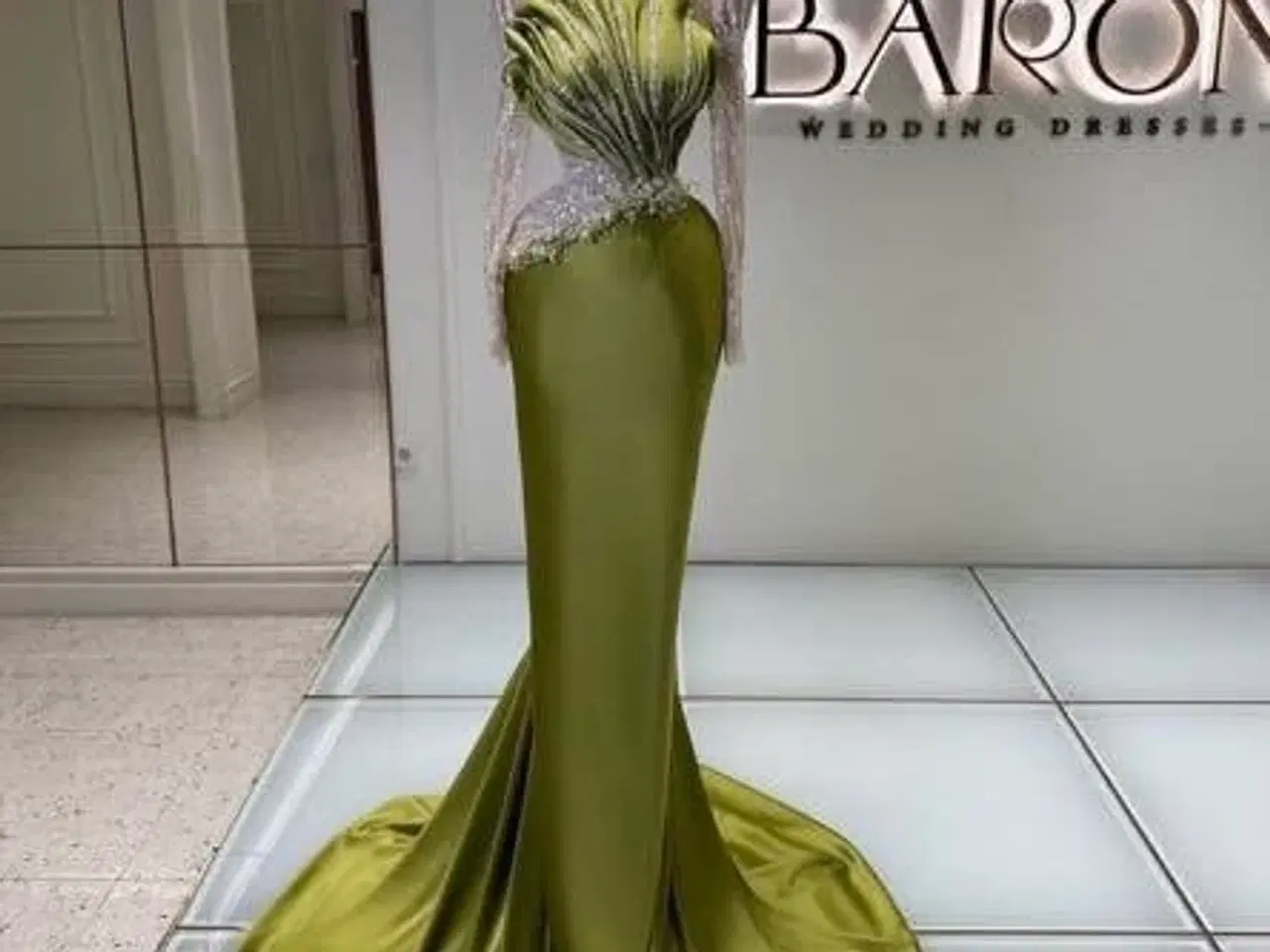 Billede 1 - Elegant festkjole