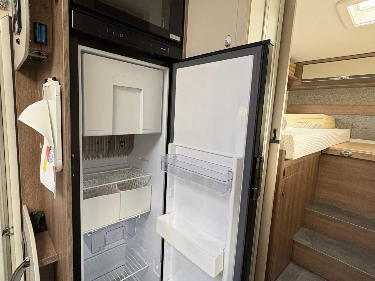 Billede 9 - Dethleffs I7057 EBL med face-to-face siddegruppe