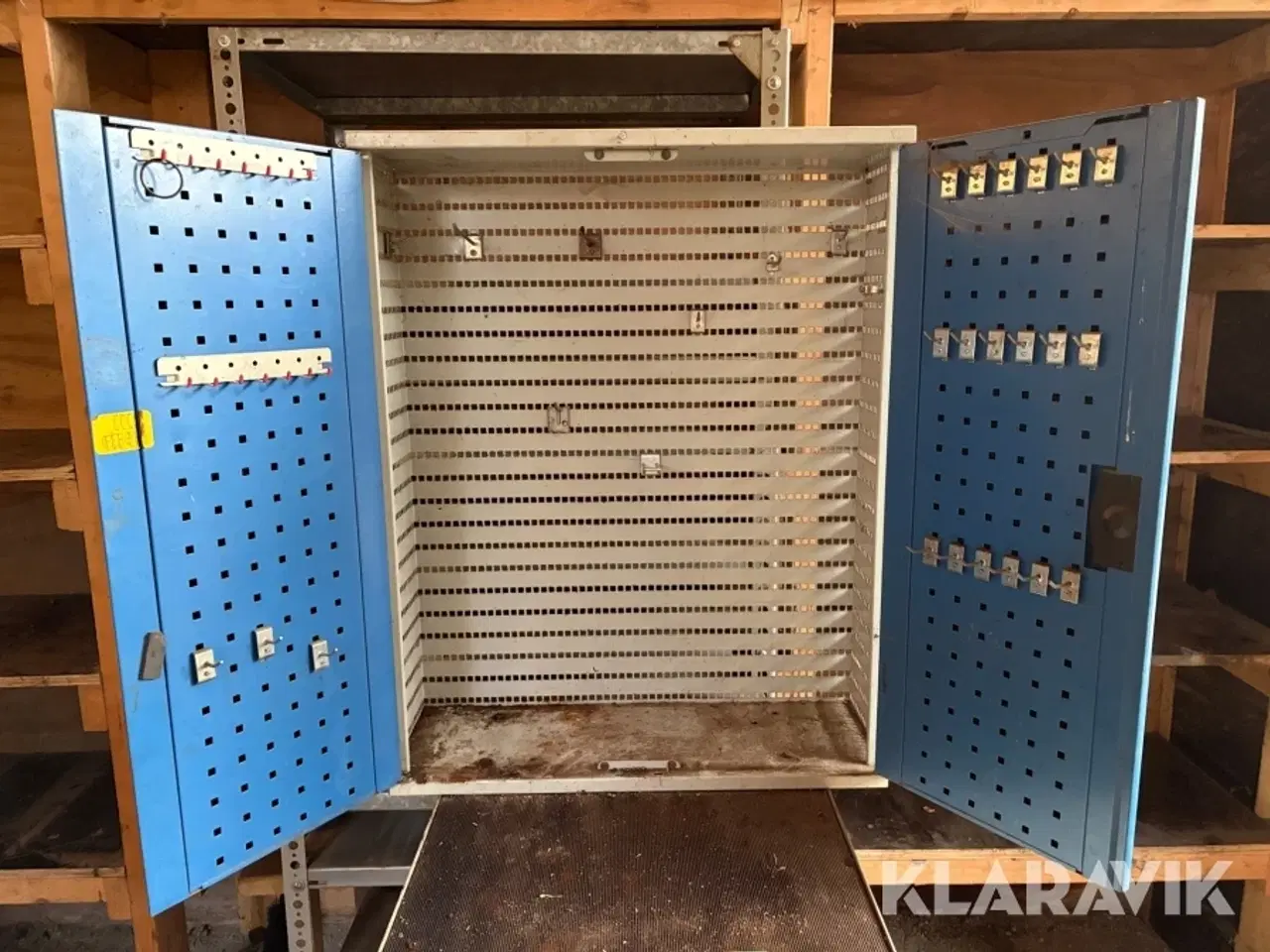 Billede 11 - Værkstedsvogn - med skuffer og overskab