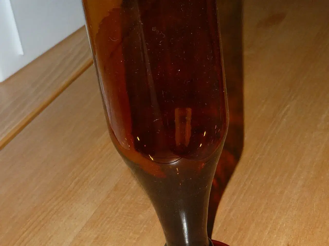 Billede 3 - flot brun glas, 21 cm høj