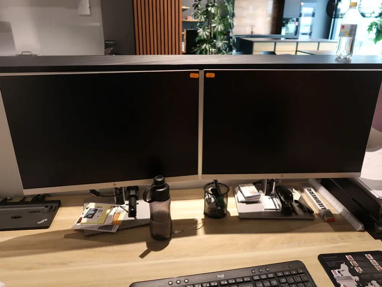 Billede 3 - 2 stk. computerskærme HP E234i med tastatur og dockingstation