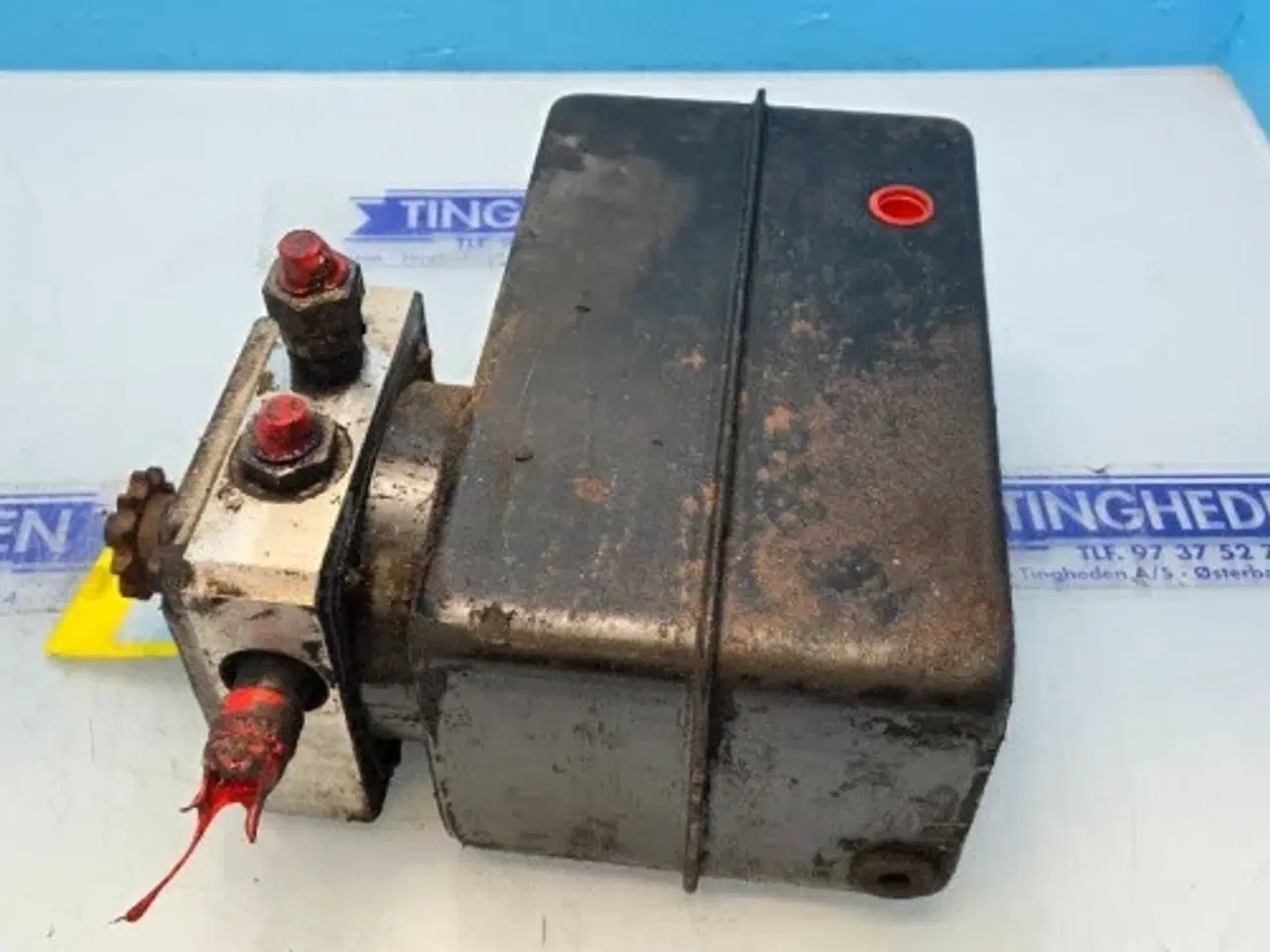 Billede 3 - New Holland BB920 Bremsevæskebeholder 84023034