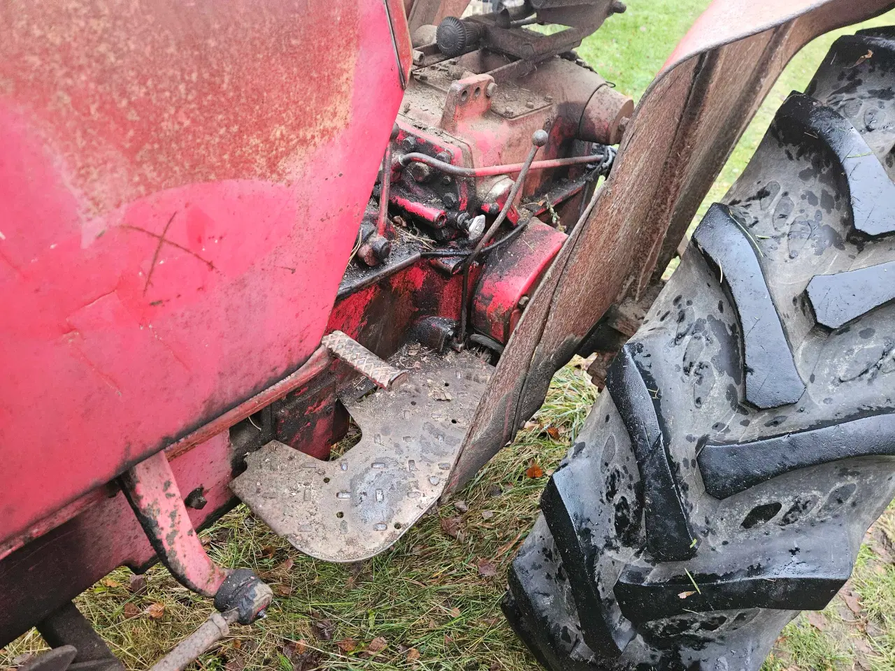 Billede 14 - IH B 414 traktor med frontlæsser