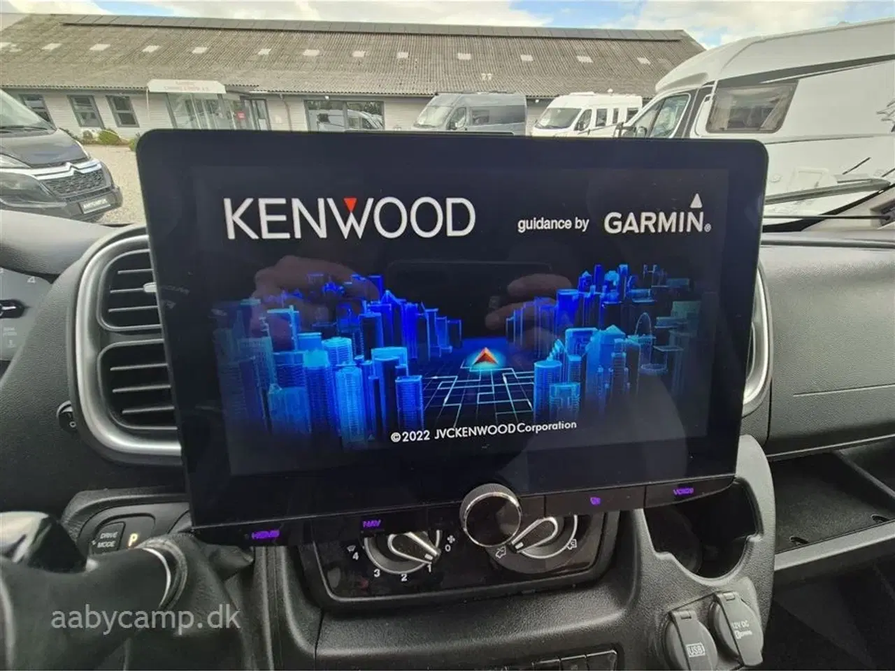 Billede 8 - 2022 - Benimar Mileo 261 NK   Automatgear. NK. pakke. varme på spildevands tanken. plisse i førehuset. solceller. lithium batterier. maxfann. clesana toilet. kompressor køleskab.