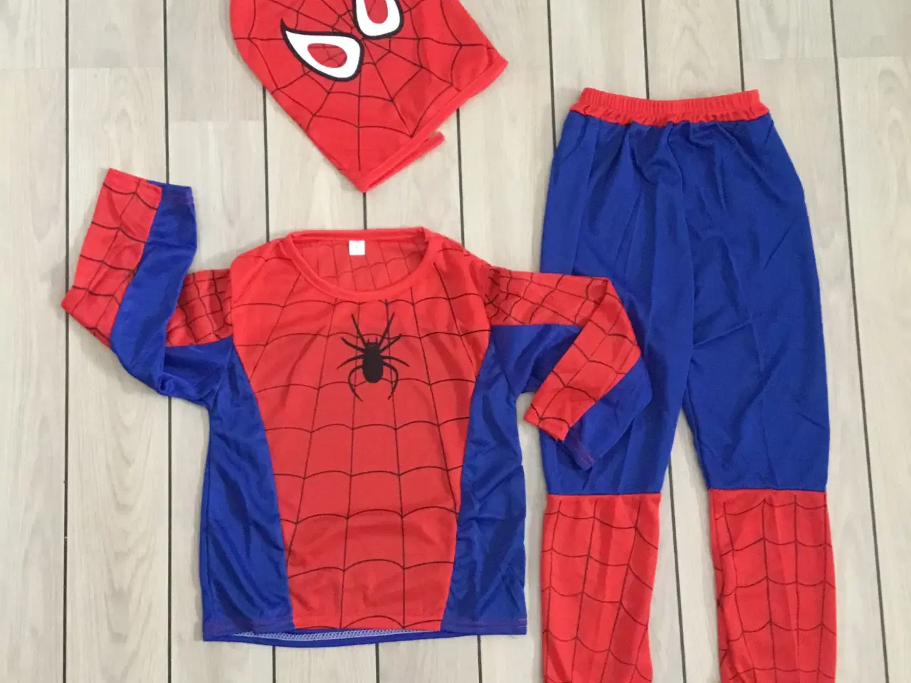 Billede 6 - Spiderman dragt str. 104 NY kostume med Spiderman 