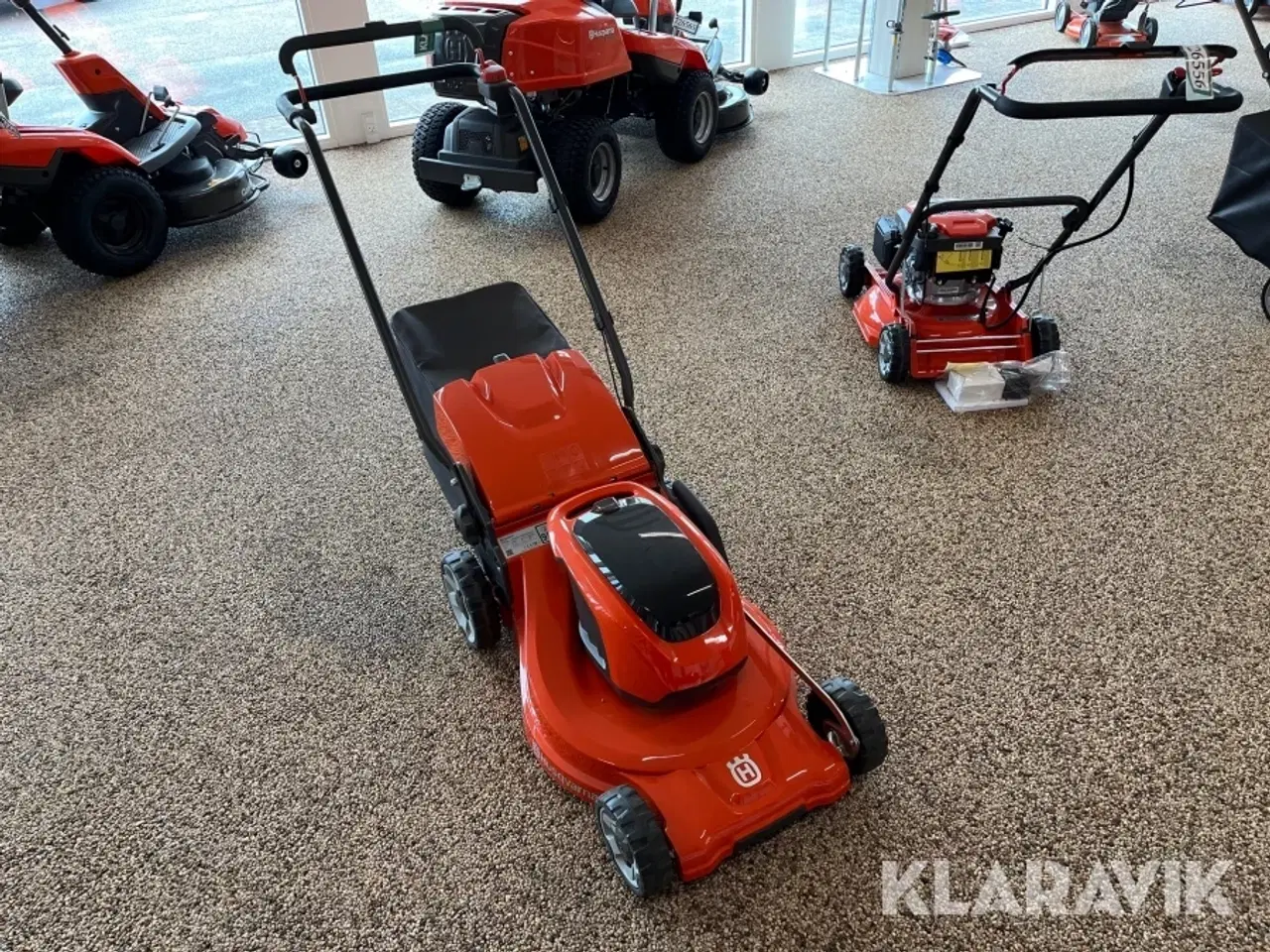 Billede 2 - Græsslåmaskine Husqvarna LC 247i