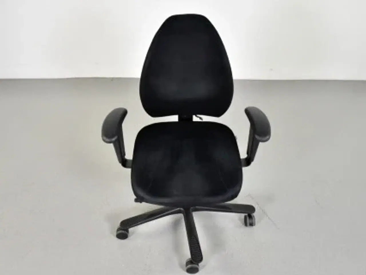 Billede 5 - Efg kontorstol med sort polster og armlæn