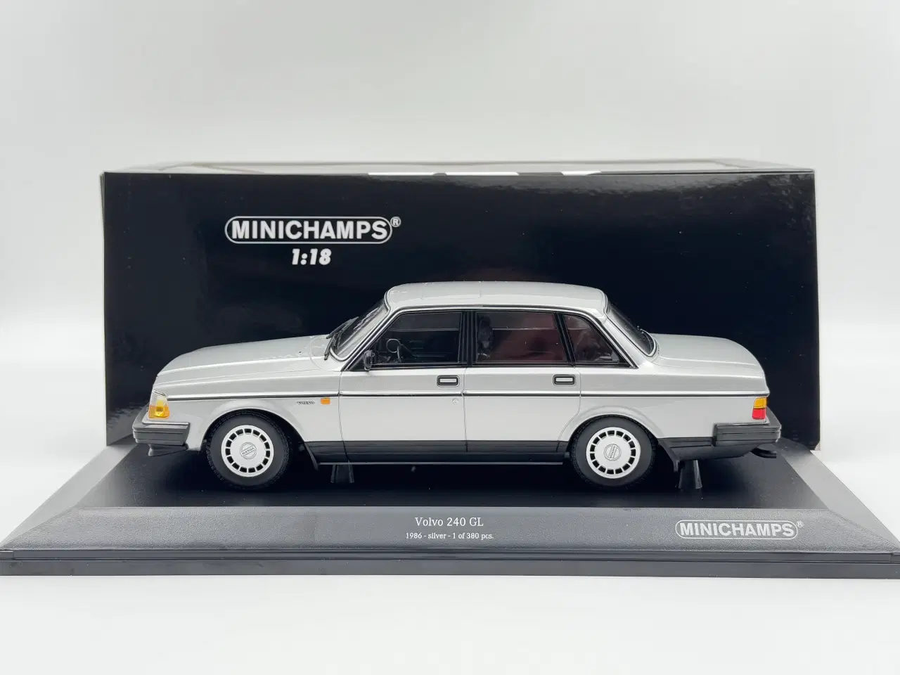 Billede 8 - 1986 Volvo 240 GL 1:18  Super flot og detaljeret