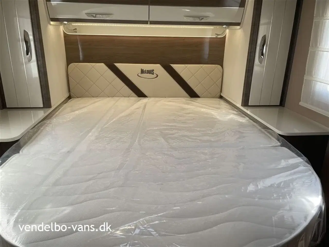 Billede 4 - 2025 - McLouis Mc4   160 cm bred dobbeltseng i midten bagerst som kan hæve/sænke