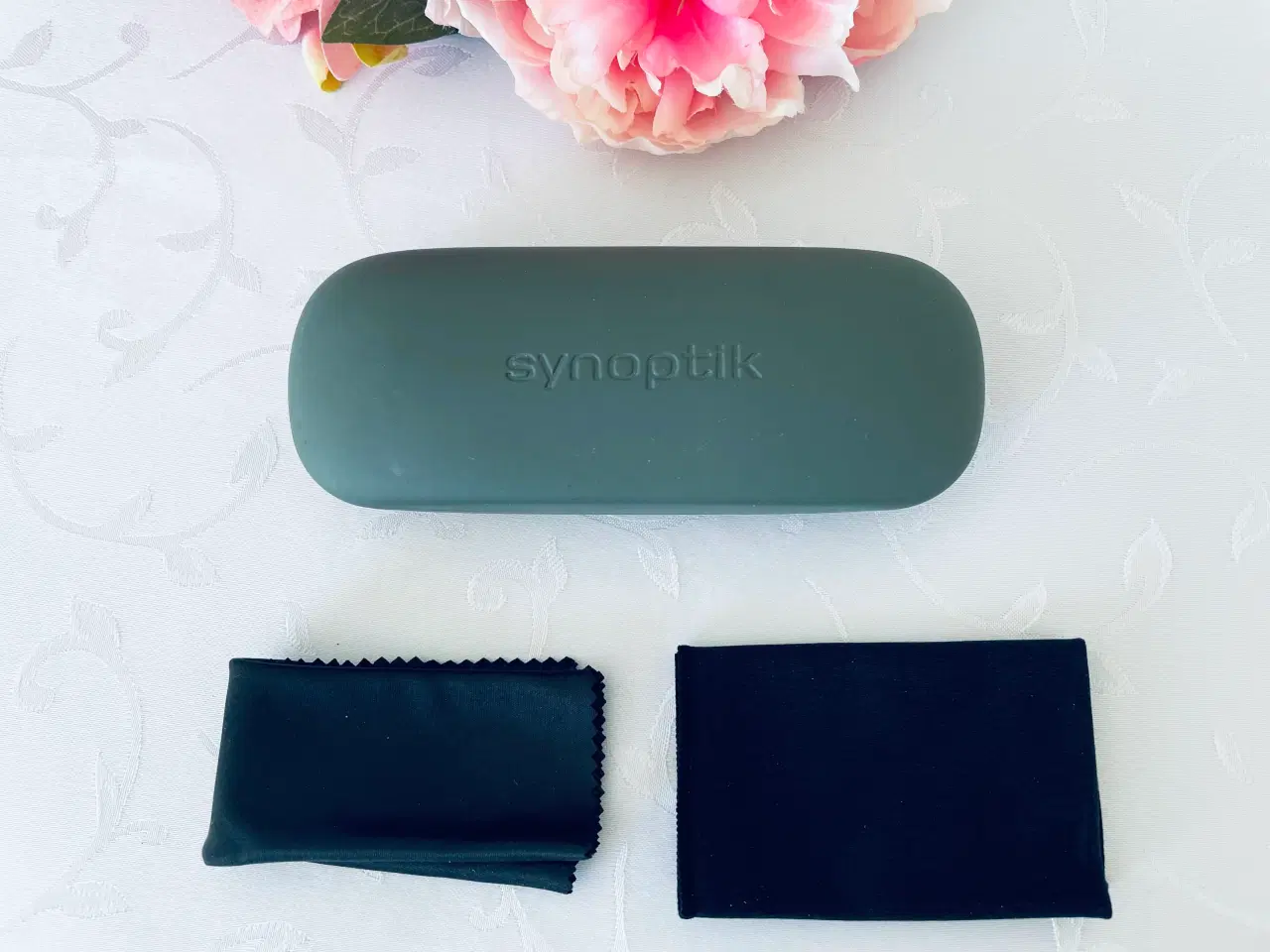 Billede 7 - Brille etui og 2 x ubrugte pudseklude 