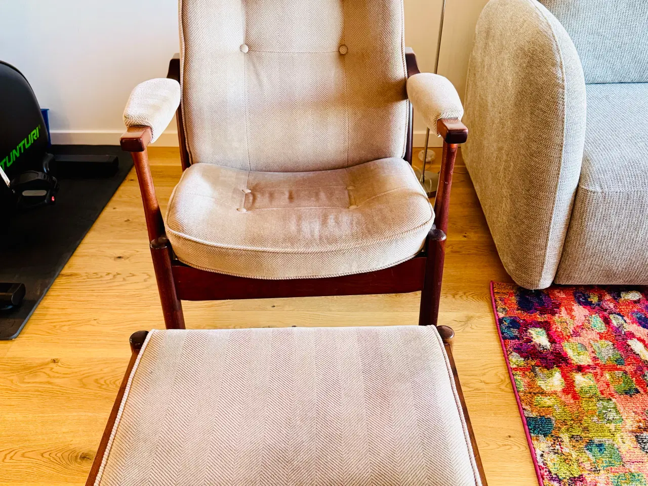 Billede 1 - Otiumstol med tilhørende taburet