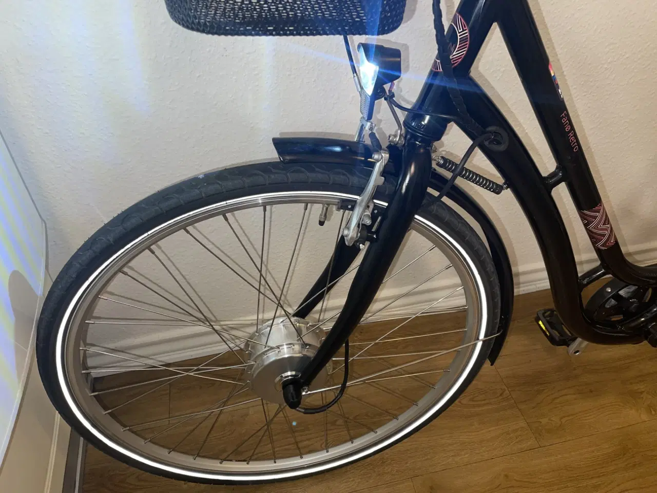 Billede 3 -    flot ebsen fanø reto dame elcykel 28"  7 gear. 