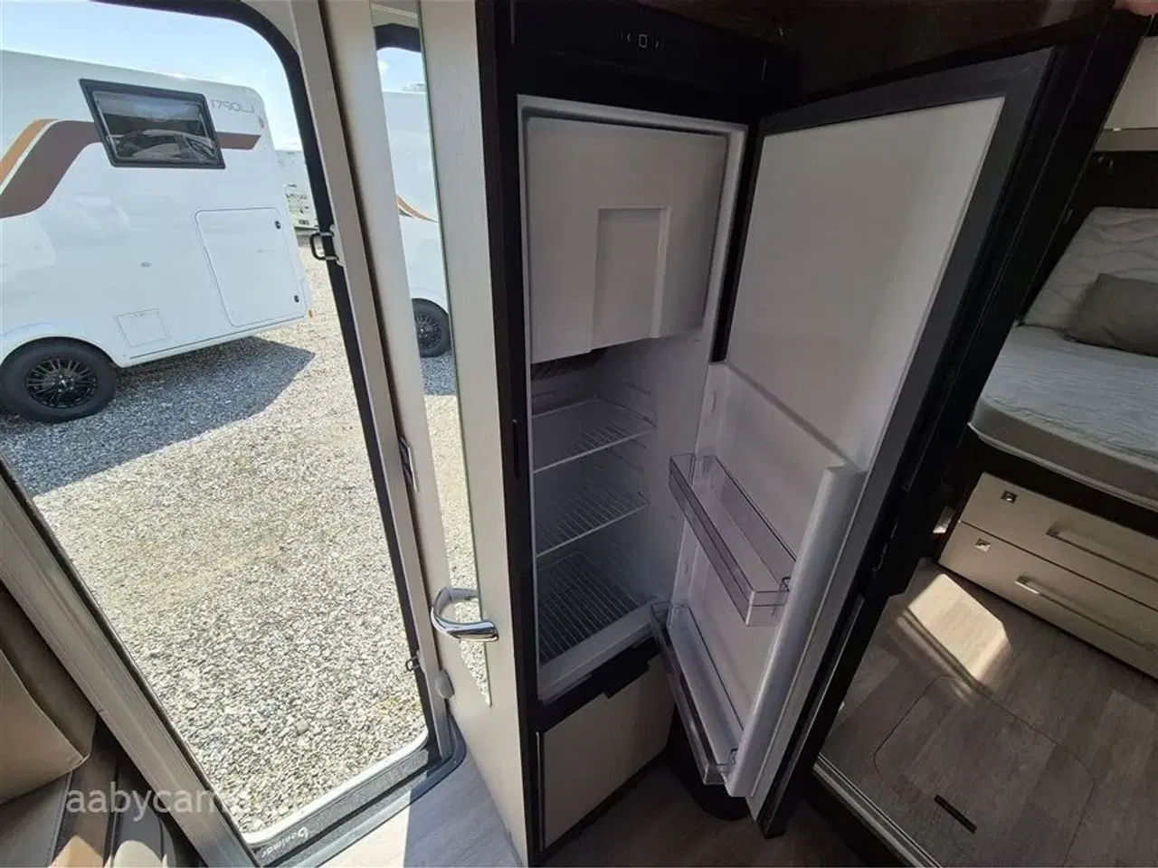 Billede 15 - 2021 - Benimar Tessoro 495 NK   NK Pakke. Automatgear. solceller. markise. Batterier. Cykelstativ. Queensbed. aircondition. Anhængertræk. KUN 28,000 km!!