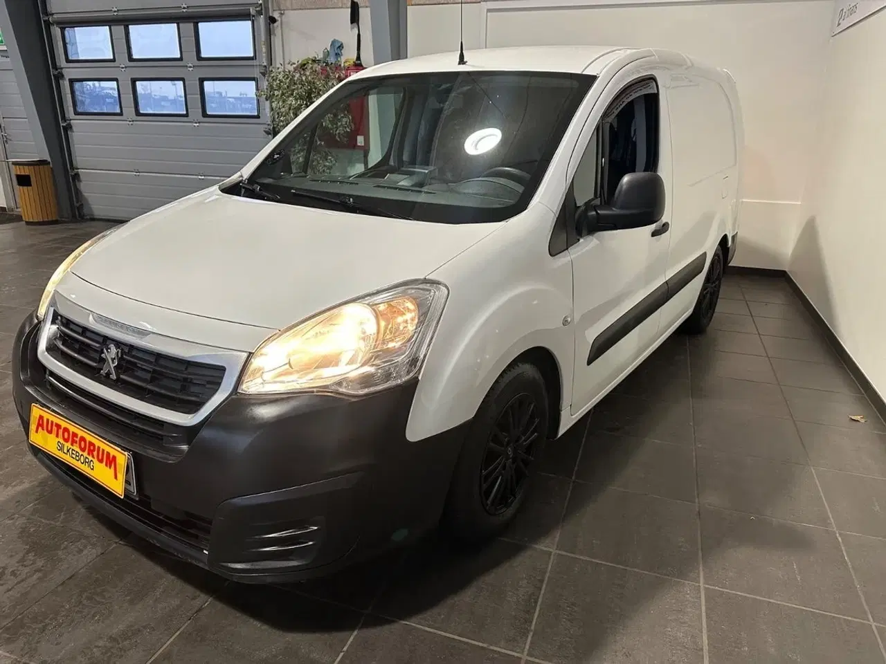 Billede 3 - Peugeot Partner 1,6 BlueHDi 100 L2 ESG Flex Van