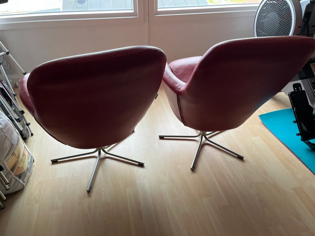 Billede 3 - 2 knaldrøde læderstole, fra HJORT KNUDSEN