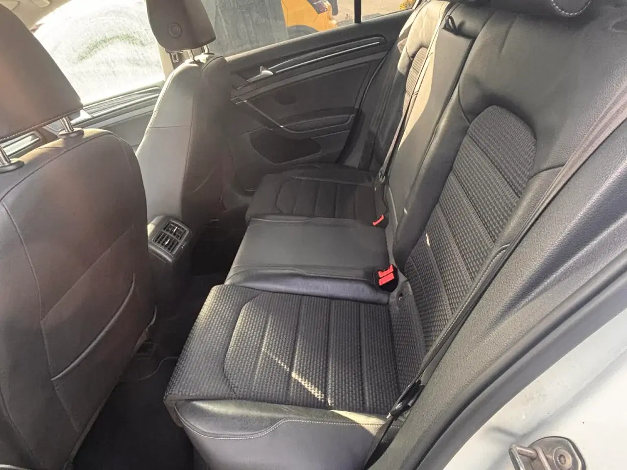 Billede 6 - Flot bil i hvid farve vw golf